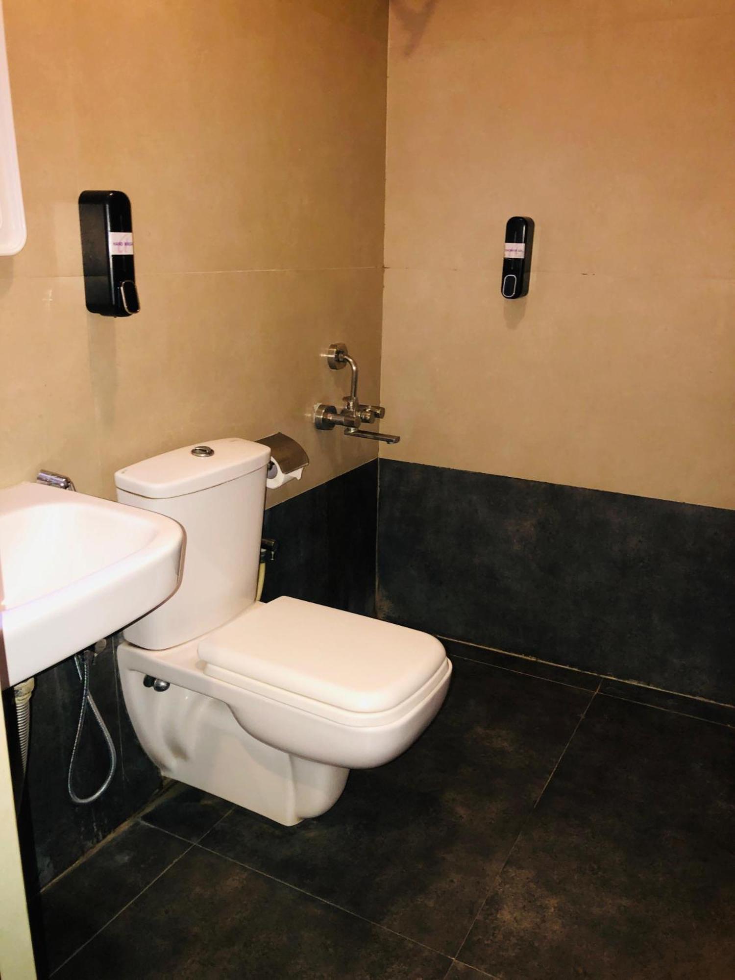 Astra Hotels & Suites - Hsr Layout Sector 1, Near Ecospace Bellandur บังกาลอร์ ภายนอก รูปภาพ